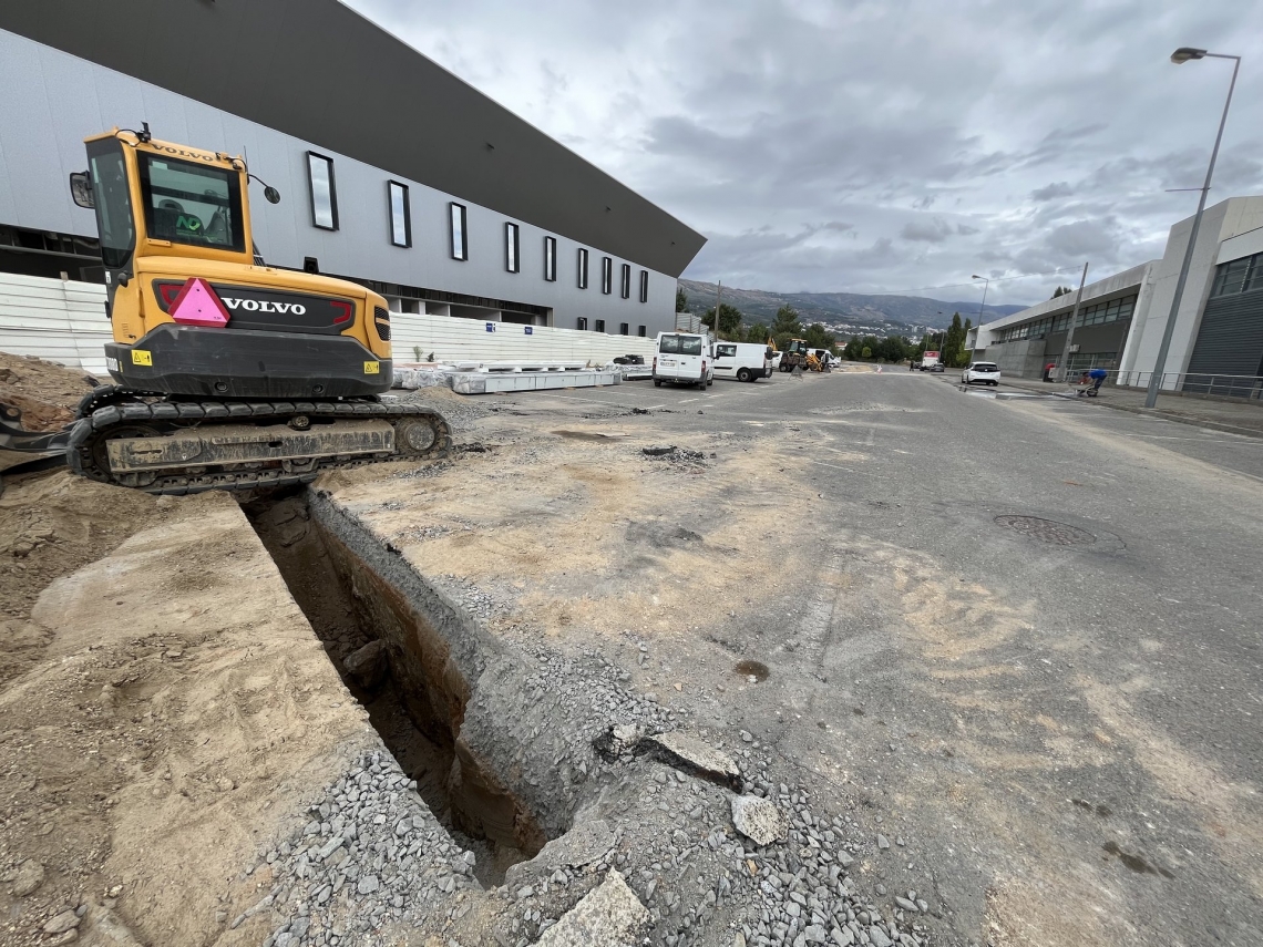 Construção de 3 ramais, 2 de Águas Pluviais e 1 de Esgoto