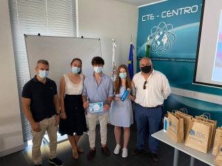 Entrega de garrafas de vidro na Escola Secundria Quinta das Palmeiras