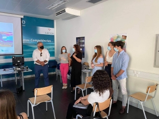 Entrega de garrafas de vidro na Escola Secund�ria Quinta das Palmeiras